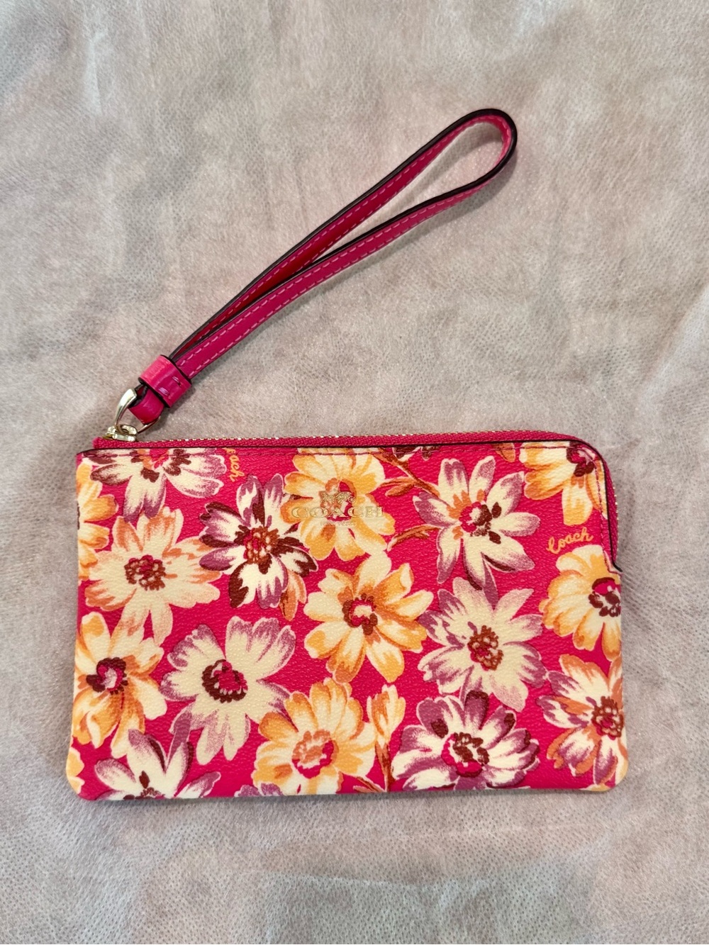 Coach Daisy Print Pink Floral camera bag and matching wristlet for live - Picture 3 of 6